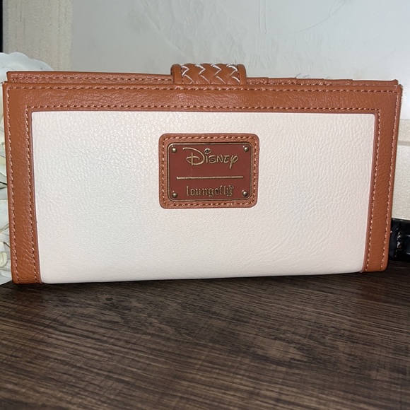 Loungefly Disney Moana Pua Floral Wallet *RARE*RETIRED* 8" x 4" x 1" - Picture 4 of 6